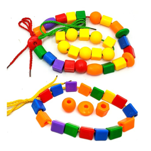 Set de margele din plastic, cu piese de diferite forme si culori
